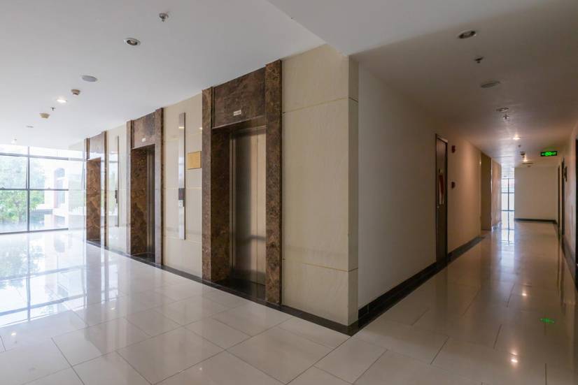 Văn phòng trọn gói 4 người - 8,5 triệu/tháng thang máy